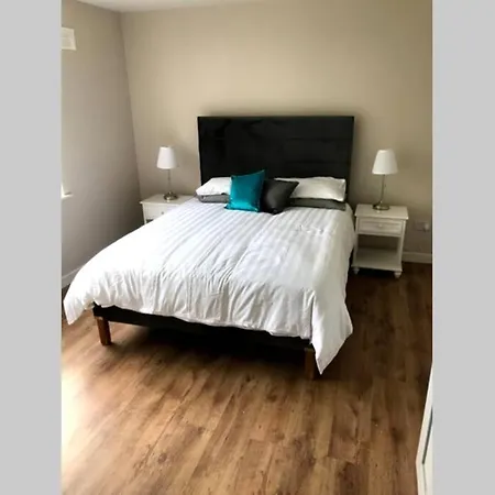 Stylish 3 Bed With Lough Atalia Views شقة غالواي