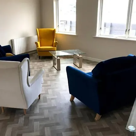 شقة Stylish 3 Bed With Lough Atalia Views غالواي
