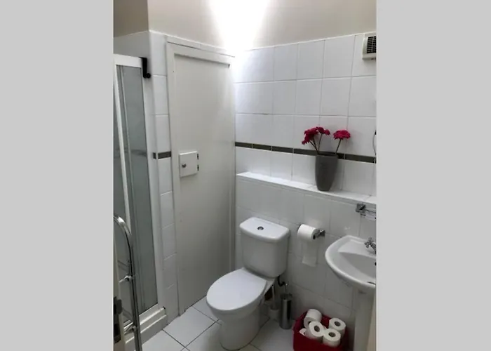 Stylish 3 Bed With Lough Atalia Views