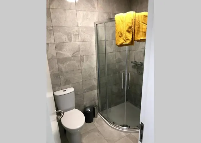 Apartment Stylish 3 Bed With Lough Atalia Views *