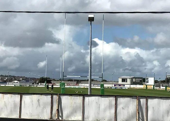 Stylish 3 Bed With Lough Atalia Views Apartment *