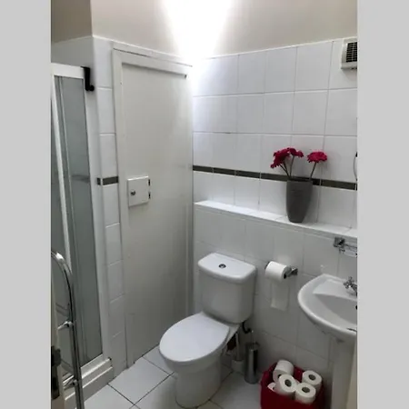 Stylish 3 Bed With Lough Atalia Views