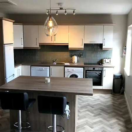 Stylish 3 Bed With Lough Atalia Views *
