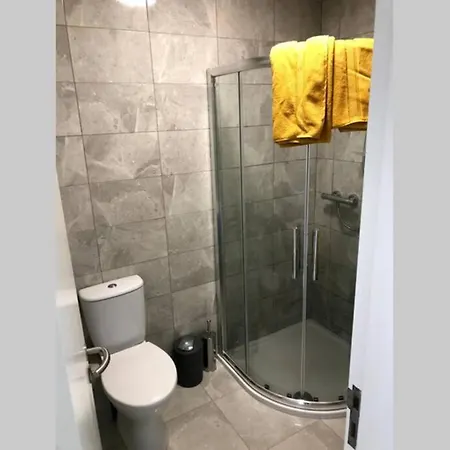 Apartment Stylish 3 Bed With Lough Atalia Views *